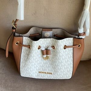 MICHAEL KORS PHOEBE BUCKET BAG SMALL